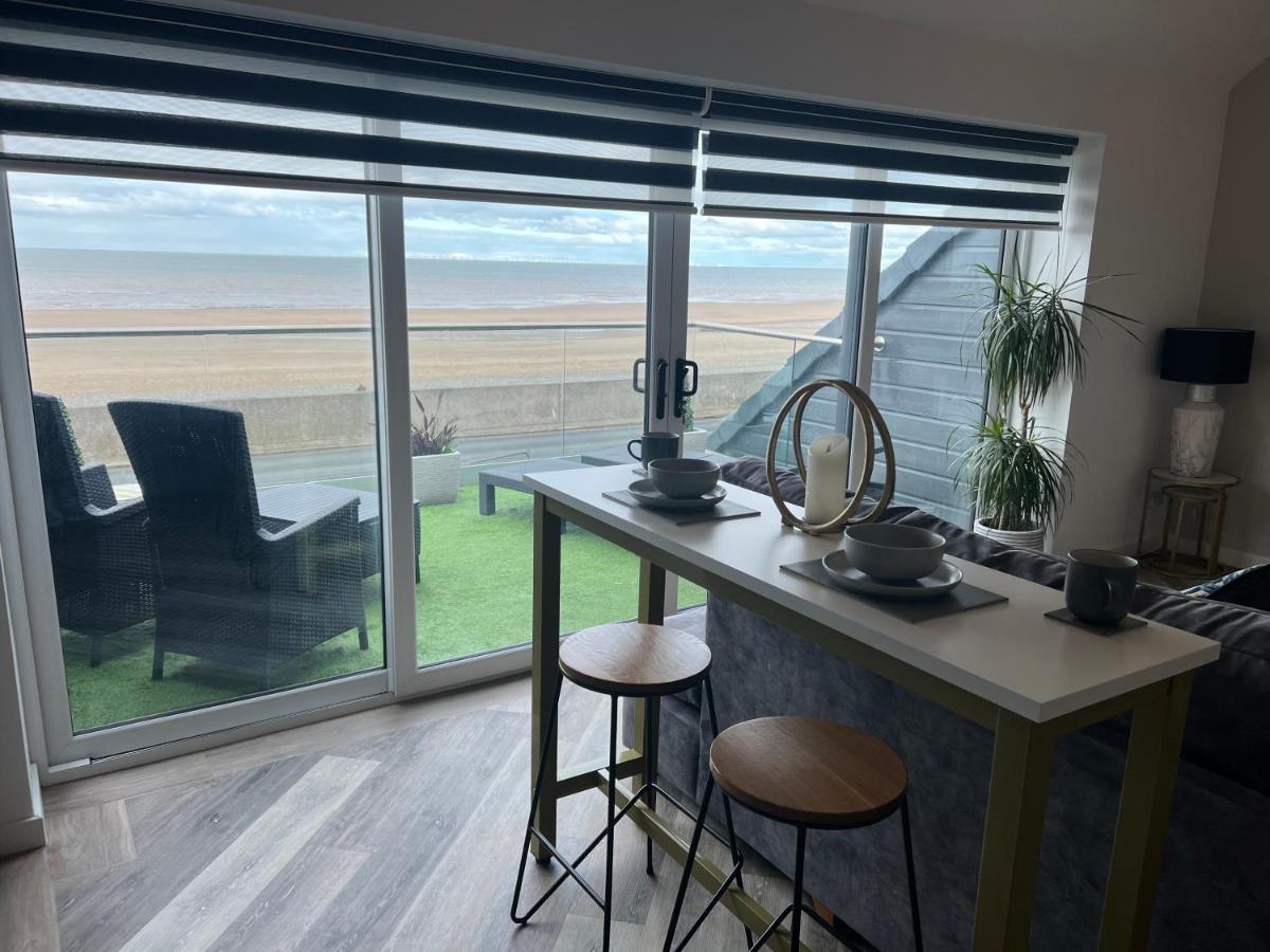 Beach View Apartment With Balcony And Sea View - Pet Friendly クリーブリーズ エクステリア 写真